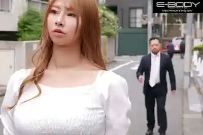 EBWH-373 抓住超人氣陪酒小姐的把柄 逼她擺出下品又屈辱的大開腿姿勢被幹到高潮不斷 ~ 清宮仁愛的劇照10