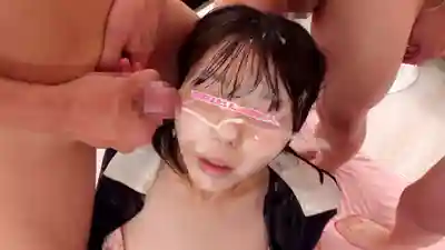 DVMM-453 素人男女監測AV 魔鏡對面就是最愛的男友！清純美少女JK初次體驗大量顏面ぶっかけ！積攢已久的濃厚精子淋滿制服、頭髮和臉蛋！大人的巨屌硬塞進JK小穴 男友就在旁邊卻被精液糊滿全身…的劇照4