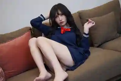 RAS-055 年節大解放 淫妻誘惑色堂弟的劇照1