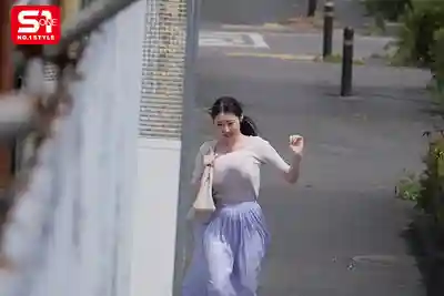 SNOS-435 上班要遲到了！慌亂中奶子亂晃零防禦的爆乳OL 簡直是痴漢絕佳獵物 ~ 湊羽琉的劇照13