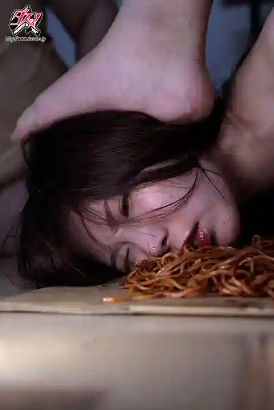 DSOD-095 恨這個囂張賤女人的傢伙全員集合！超噁男的粘著暴力拷姦逼到精神崩潰！中出痰壺肉便器誕生！ ~ 響蓮的劇照3