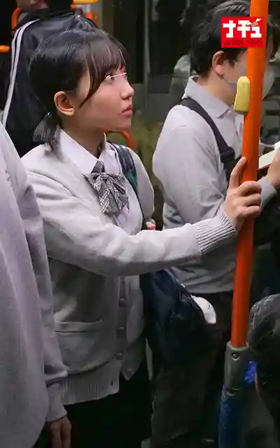 NHDTC-263 公車上5分鐘短程指姦羞恥 每天同一時間被摳到發情的膽小J系少女的劇照2