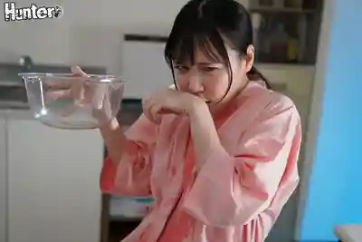 HUBLK-082 大量飲尿！肛門大開！幹到嘔吐的深喉！每個角落都精密檢查 三穴絕望全身體檢的劇照8