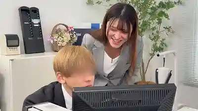 STSK-240 騙女上司說自己是處男求口交…嘴上嫌棄卻乖乖含住我的巨根 久旱的職場女菁英騷穴濕透被狂插 魔改造成我專屬飛機杯的劇照8