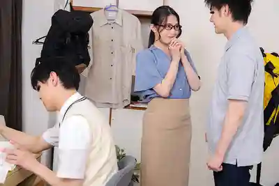 DANDYA-001 今天也在跟兒子的家教做愛 兩人獨處10秒就插入?! 兒子就在旁邊卻緊握帥哥家教肉棒的肉慾教育媽媽VOL.2的劇照1