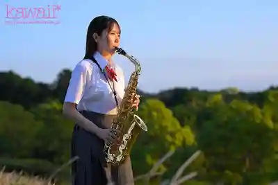 CAWB-054 青澀之春 音樂是夢想 Sex與Sax 149cm kawaii*史上最素樸的音樂少女 迷你身材Premium AV出道的劇照2