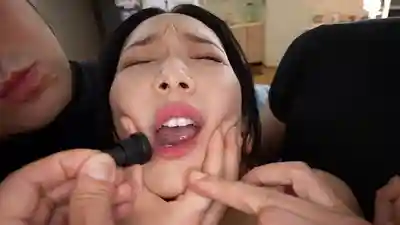 SORA-655 恩愛人妻趁老公出差被盯上…跟蹤入室昏睡5P秒潮吹敏感妻 ~ 神木真秀的劇照5