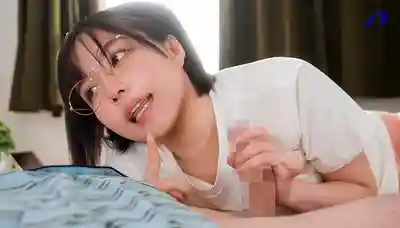 XVSR-906 絕對不能讓爸媽發現！和眼鏡娘繼妹甜蜜纏綿瘋狂做愛的日子 ~ 小鈴蜜柑的劇照12
