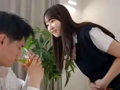GVH-892 只有我知道同級生的抖S本性 被全校第一美少女J●強灌尿液 唾液橫飛的飲尿舔穴讓我溺斃高潮 ~ 依本詩織的劇照12