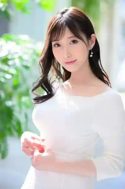 鷲見蓳封面寫真圖片